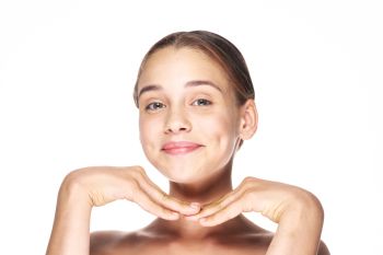 Mikrobiom skóry twarzy - czym jest, dlaczego ma znaczenie i jak o niego dbać?